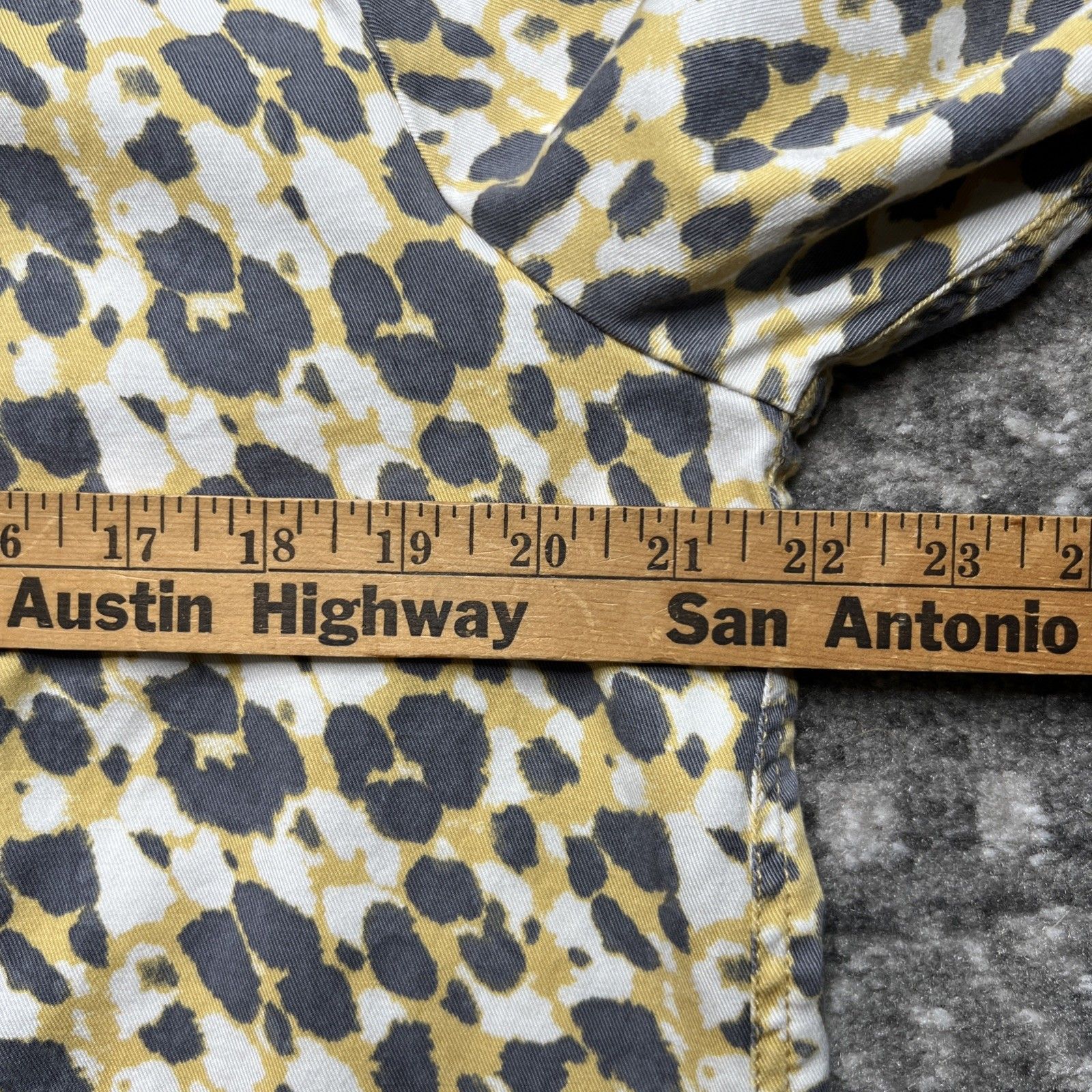 Cabi The Dreamer Providence Shirt Jacket Large Yellow Gray Leopard Animal Print — image 4 of 8